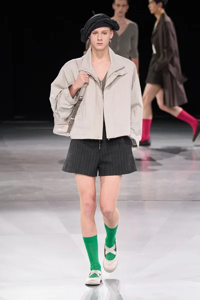 Look 10
